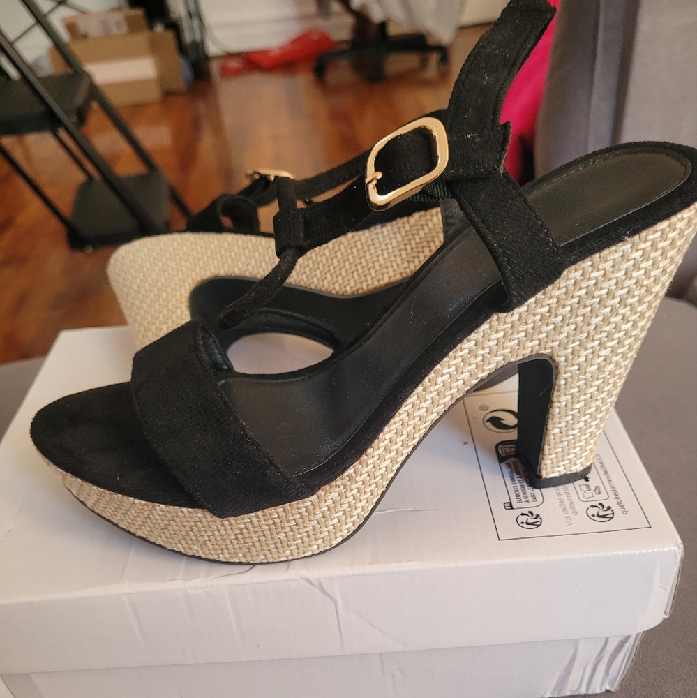 Heels - Picture 4 of 6